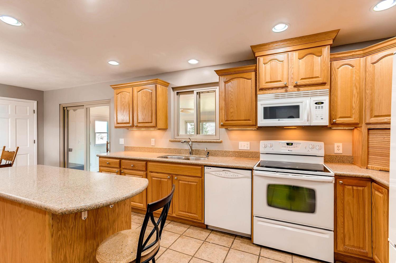 13361-w-78th-ave-arvada-co-large-011-9-kitchen-1500x999-72dpi